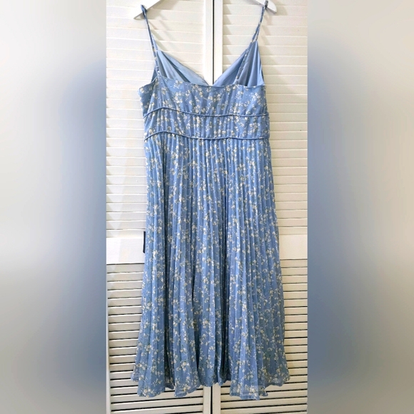Lulus Darling Favorite Light Blue Floral Sleeveless Pleated Midi Dress S… - Picture 7 of 13